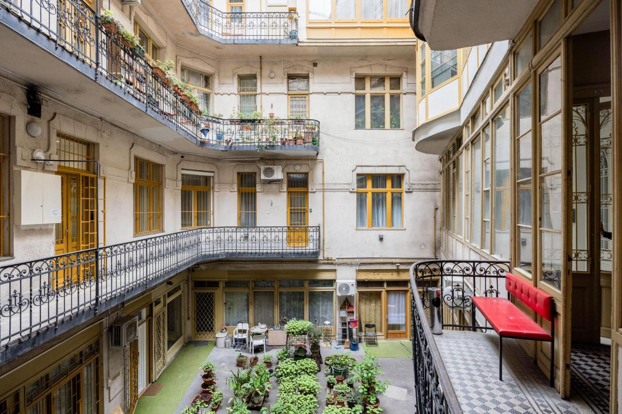 Apartament Urban Tranquillity By The Main Shopping Street Budapeszt Zewnętrze zdjęcie
